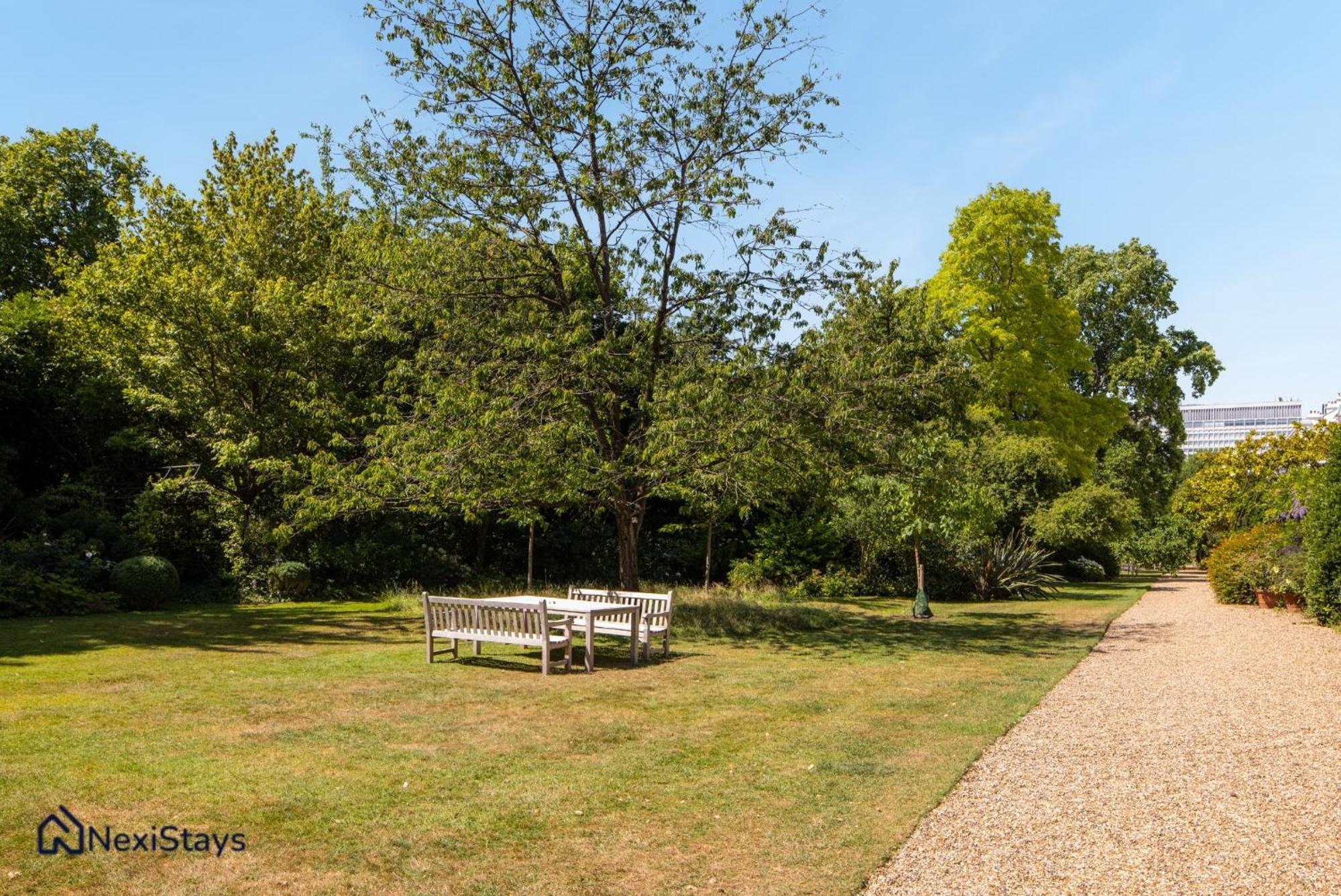 Apartment 15 Mins Walk To Selfridges, Hyde Park Penthouse *