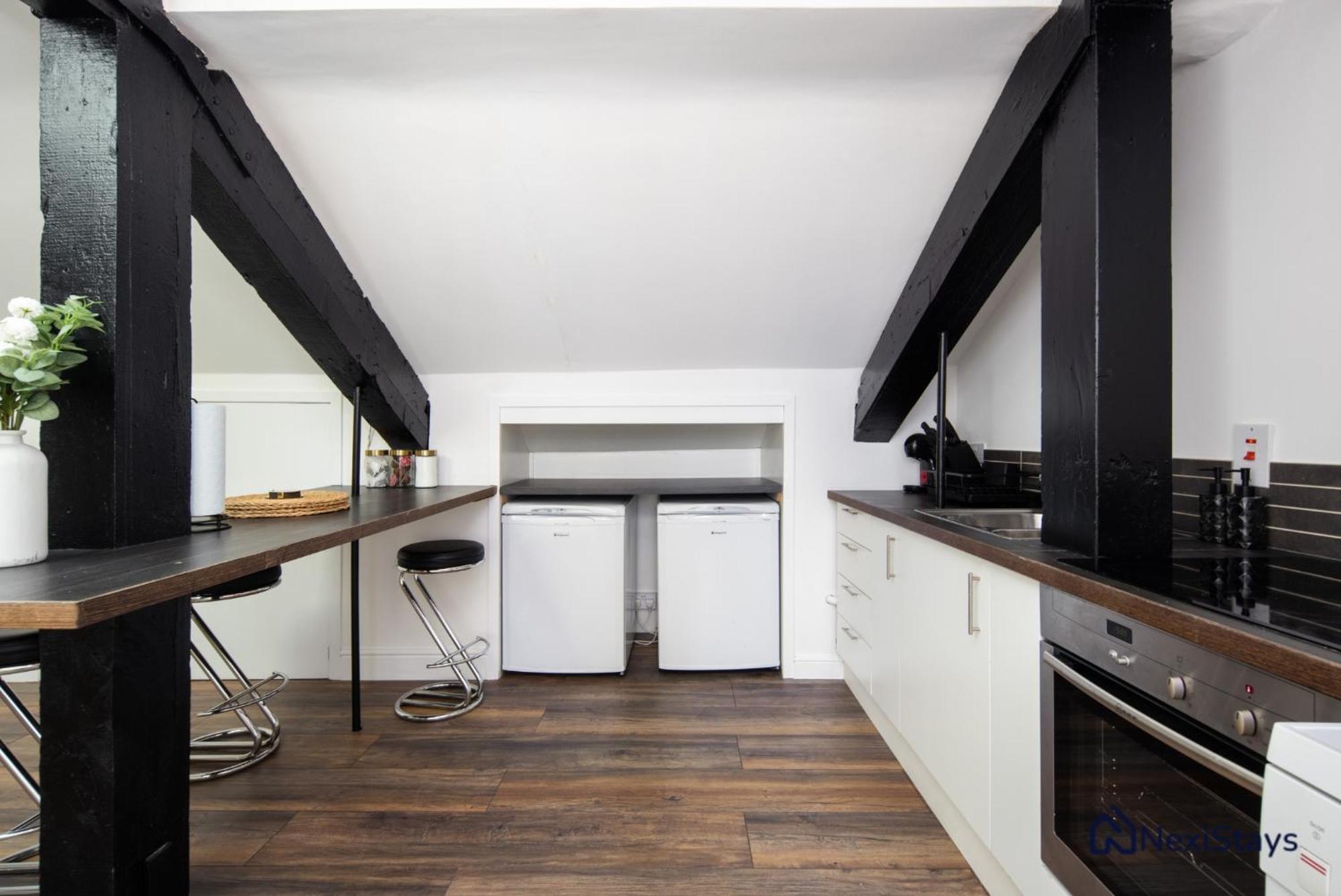 Apartment 15 Mins Walk To Selfridges, Hyde Park Penthouse *