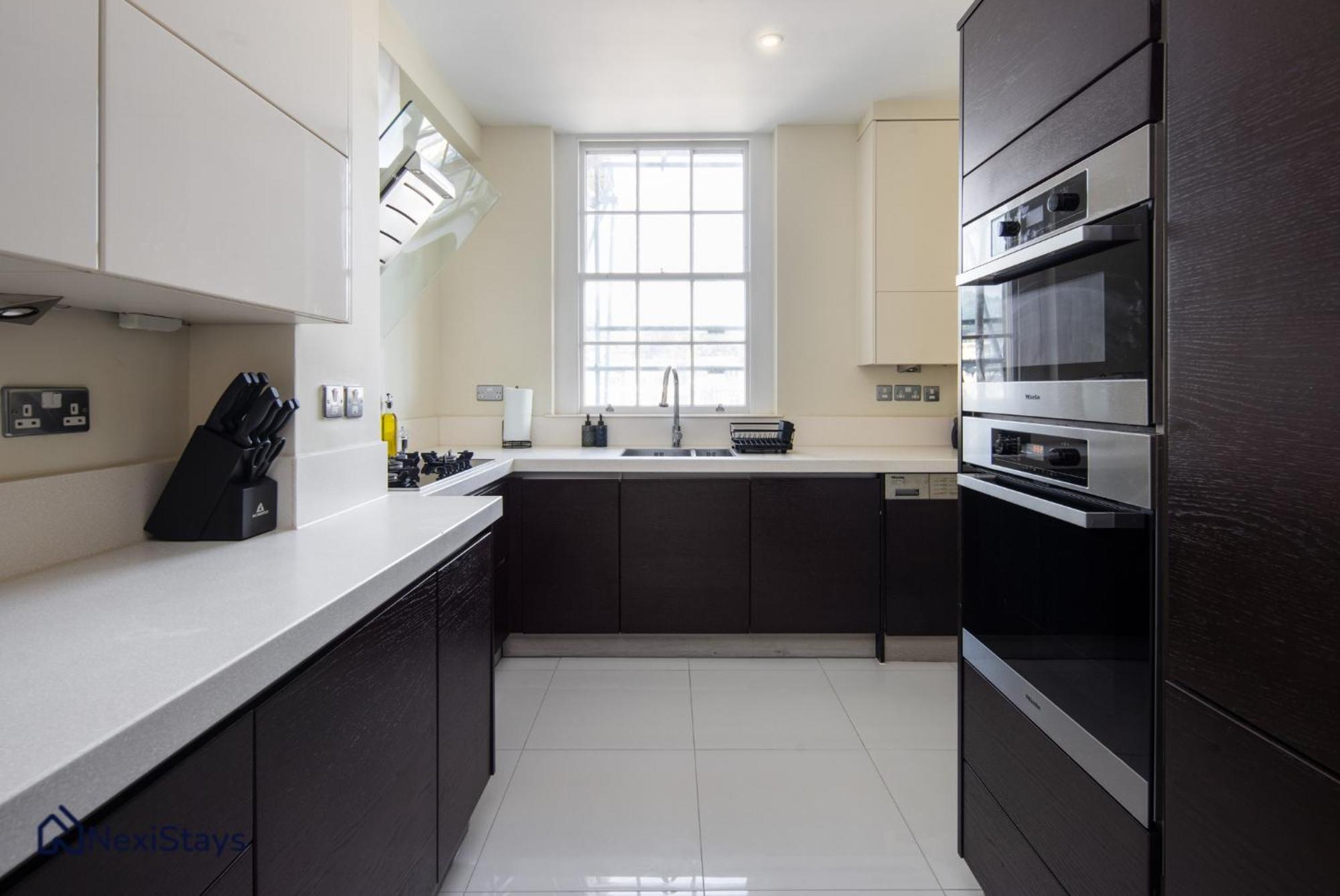 Apartment 15 Mins Walk To Selfridges, Hyde Park Penthouse London