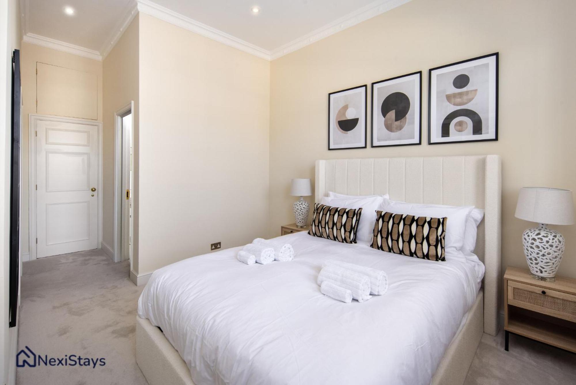 15 Mins Walk To Selfridges, Hyde Park Penthouse Apartment