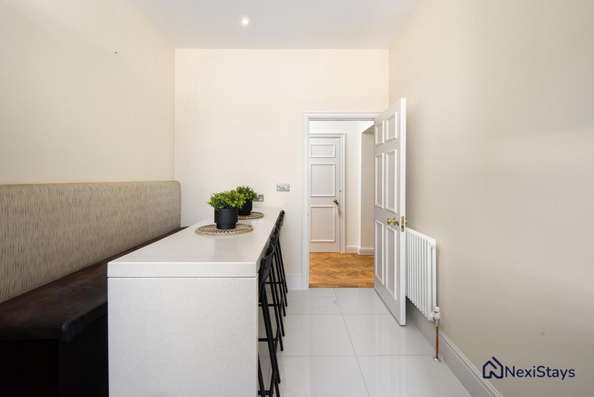 15 Mins Walk To Selfridges, Hyde Park Penthouse London