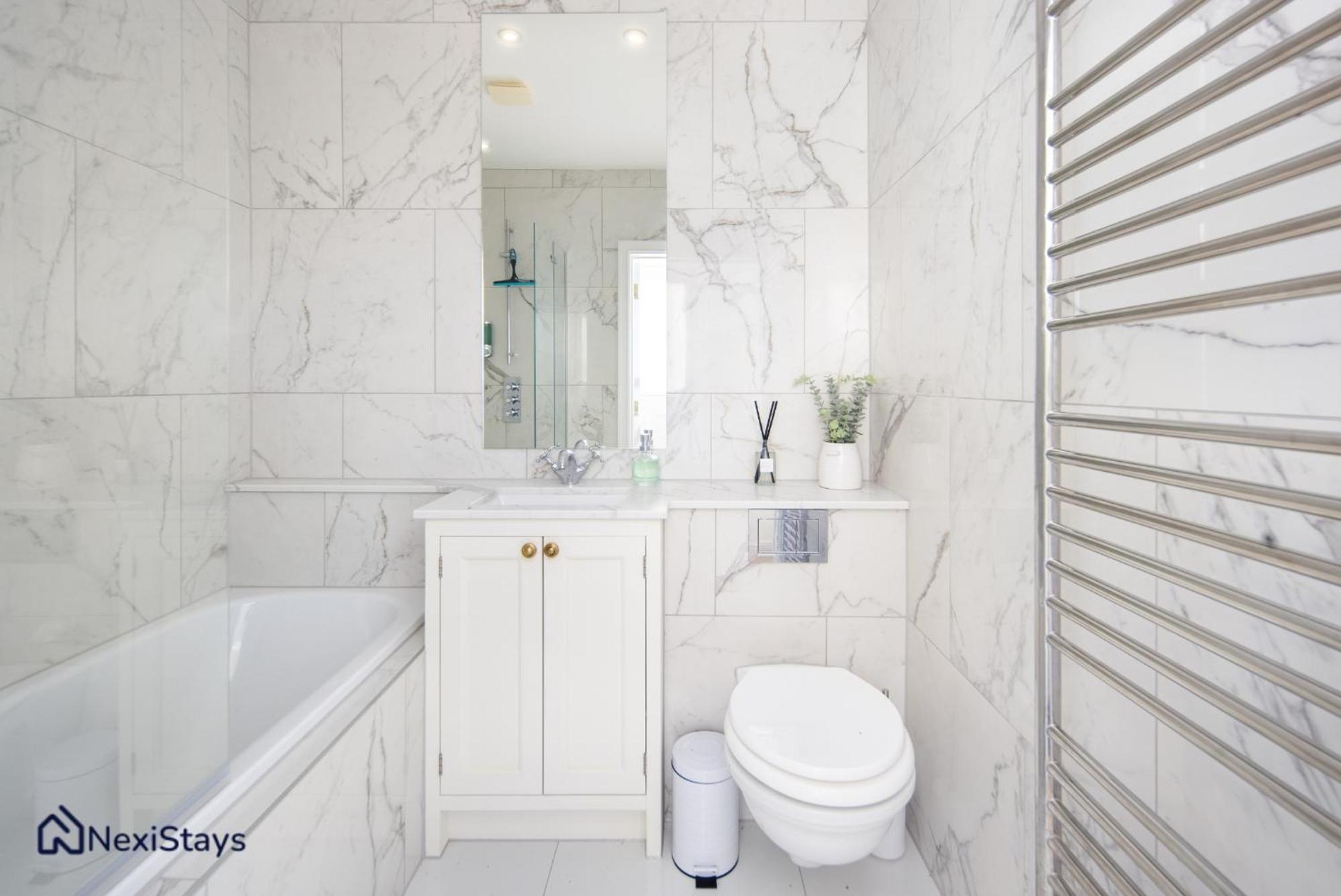 15 Mins Walk To Selfridges, Hyde Park Penthouse *