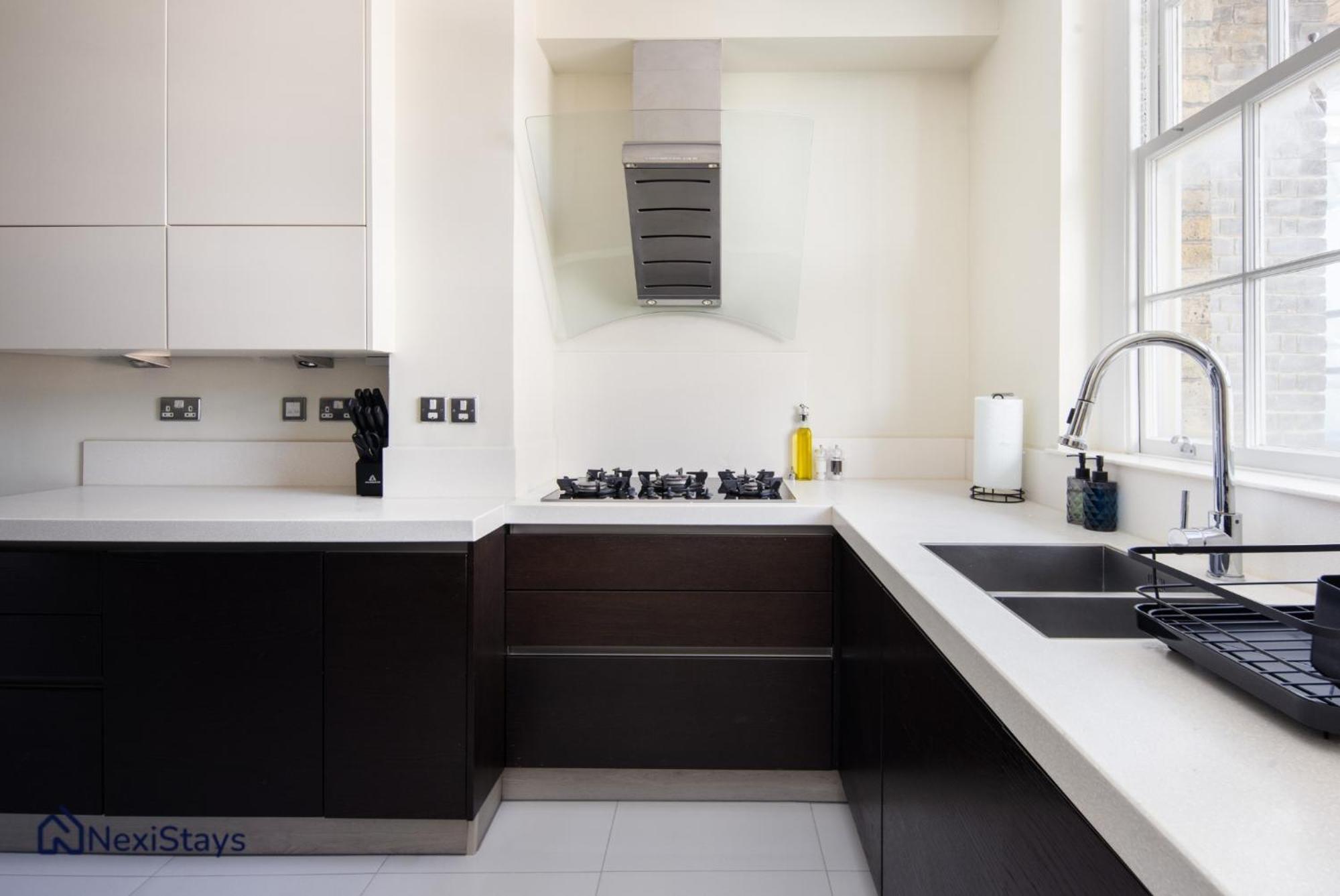 Apartment 15 Mins Walk To Selfridges, Hyde Park Penthouse *